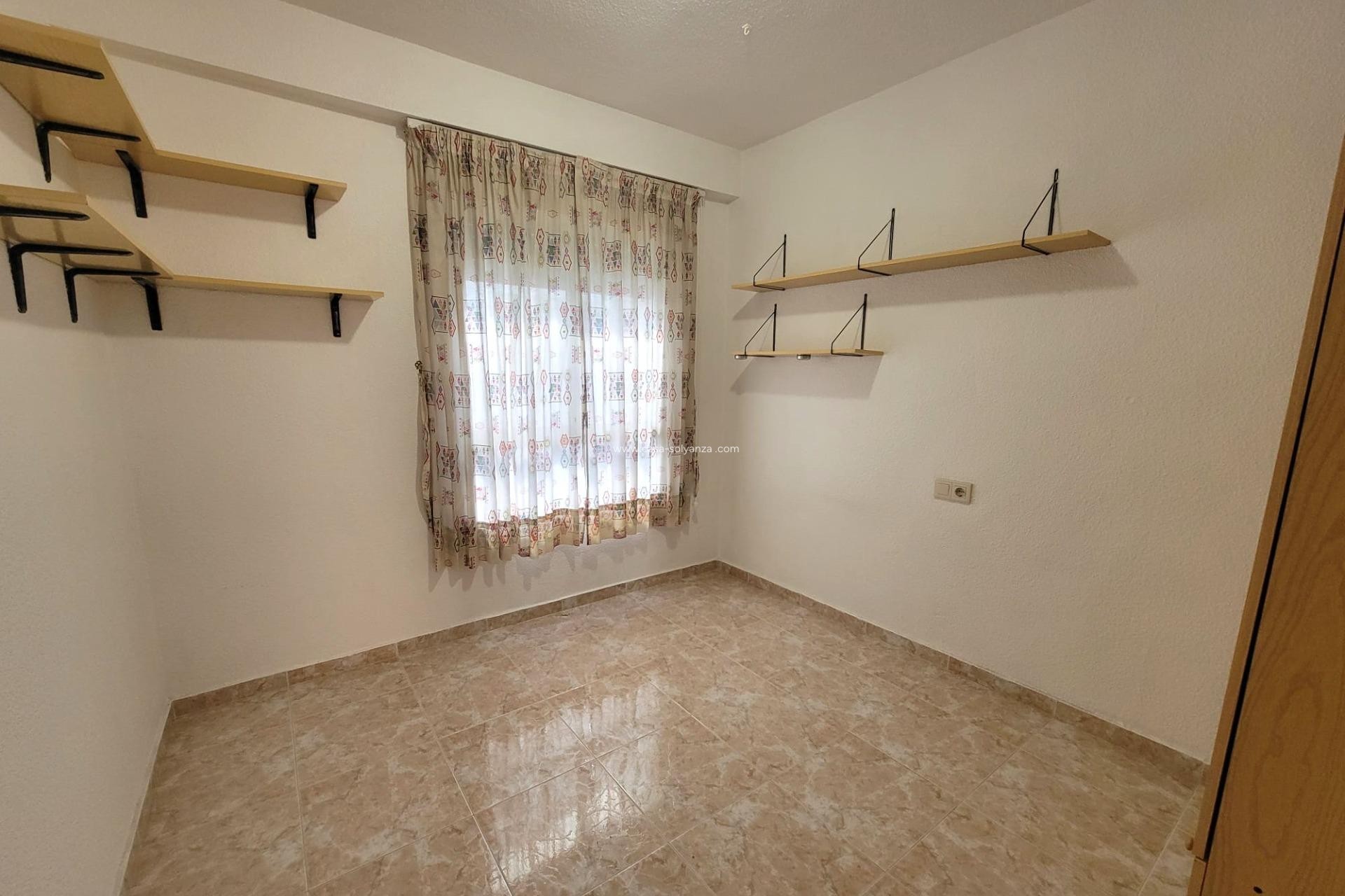 Resale - Apartment / flat - Torrevieja - Playa de los Locos