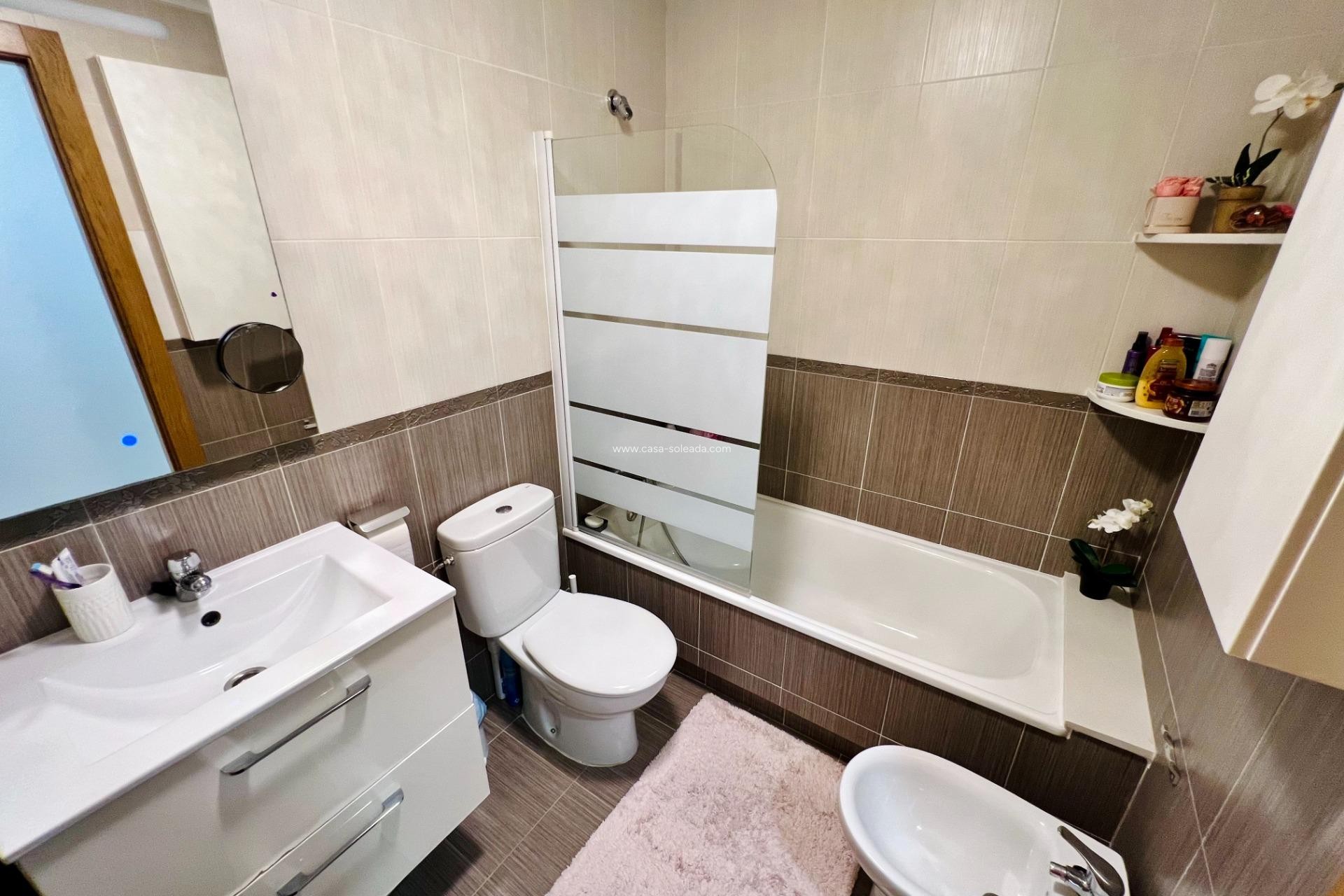 Resale - Apartment / flat - Torrevieja - Playa de los Locos