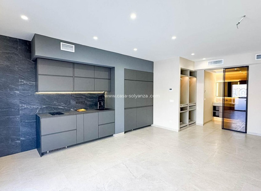 Resale - Apartment / flat - Torrevieja - Playa de los Locos