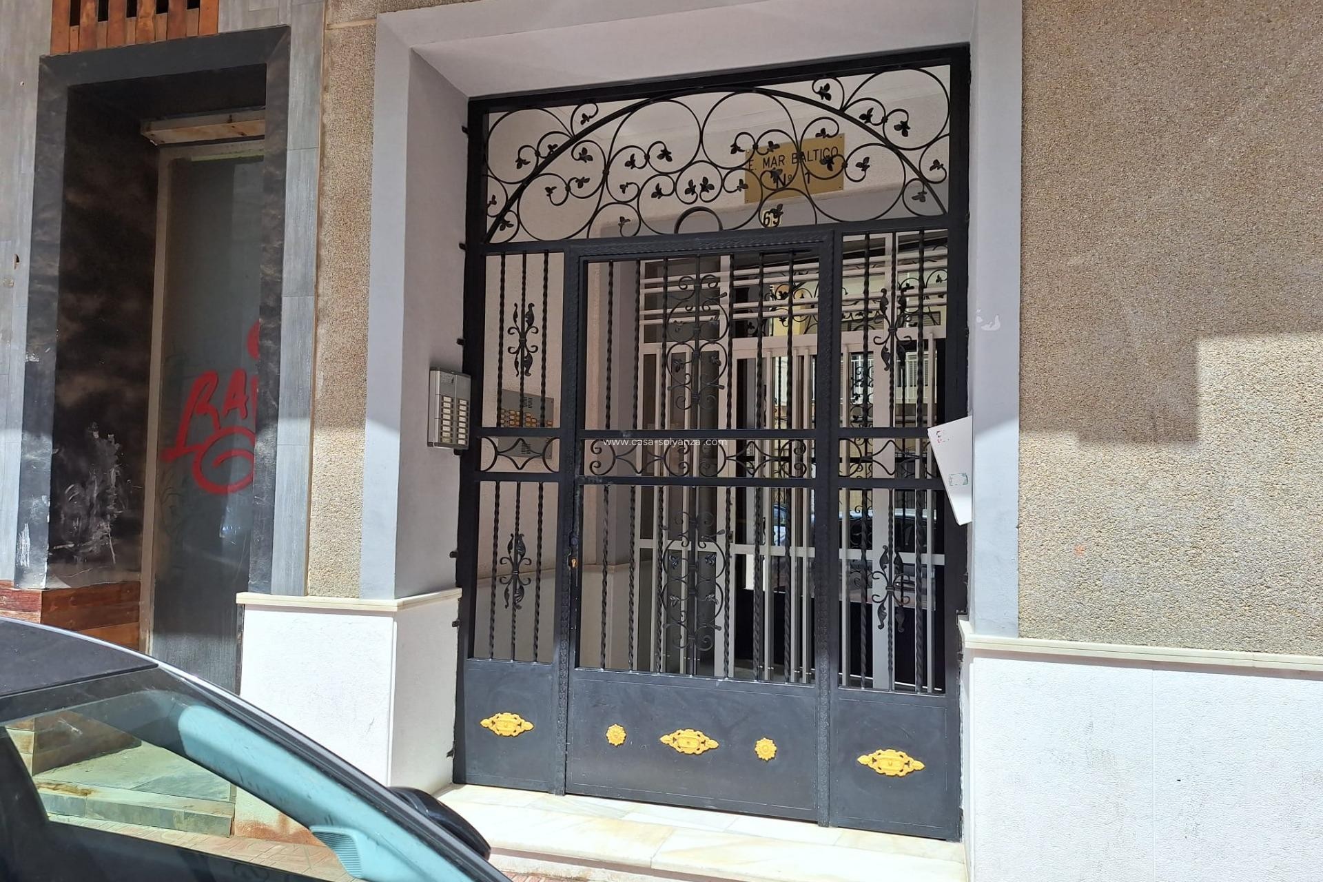 Resale - Apartment / flat - Torrevieja - Playa de los Locos