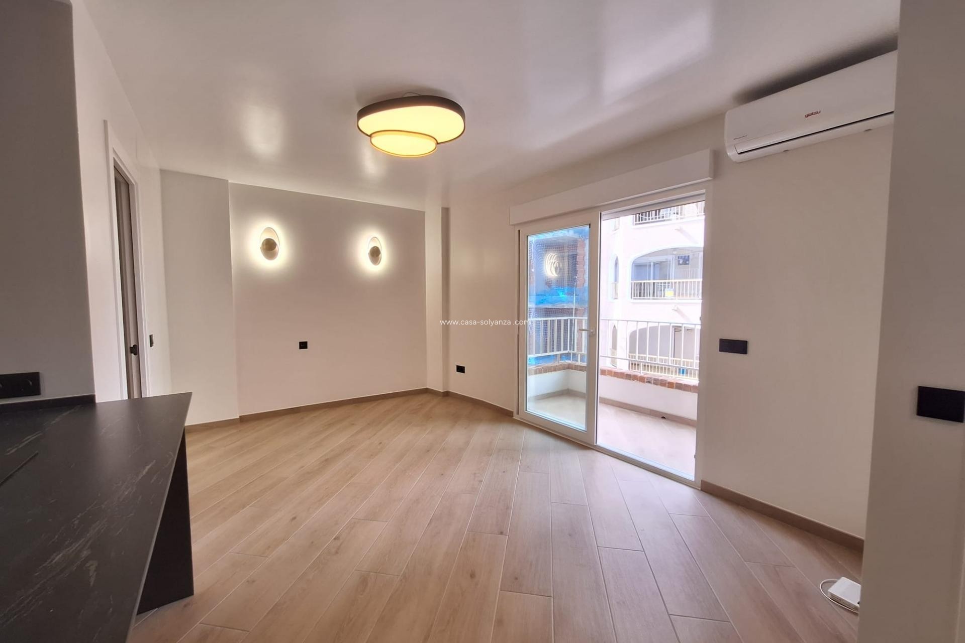 Resale - Apartment / flat - Torrevieja - Playa de los Locos