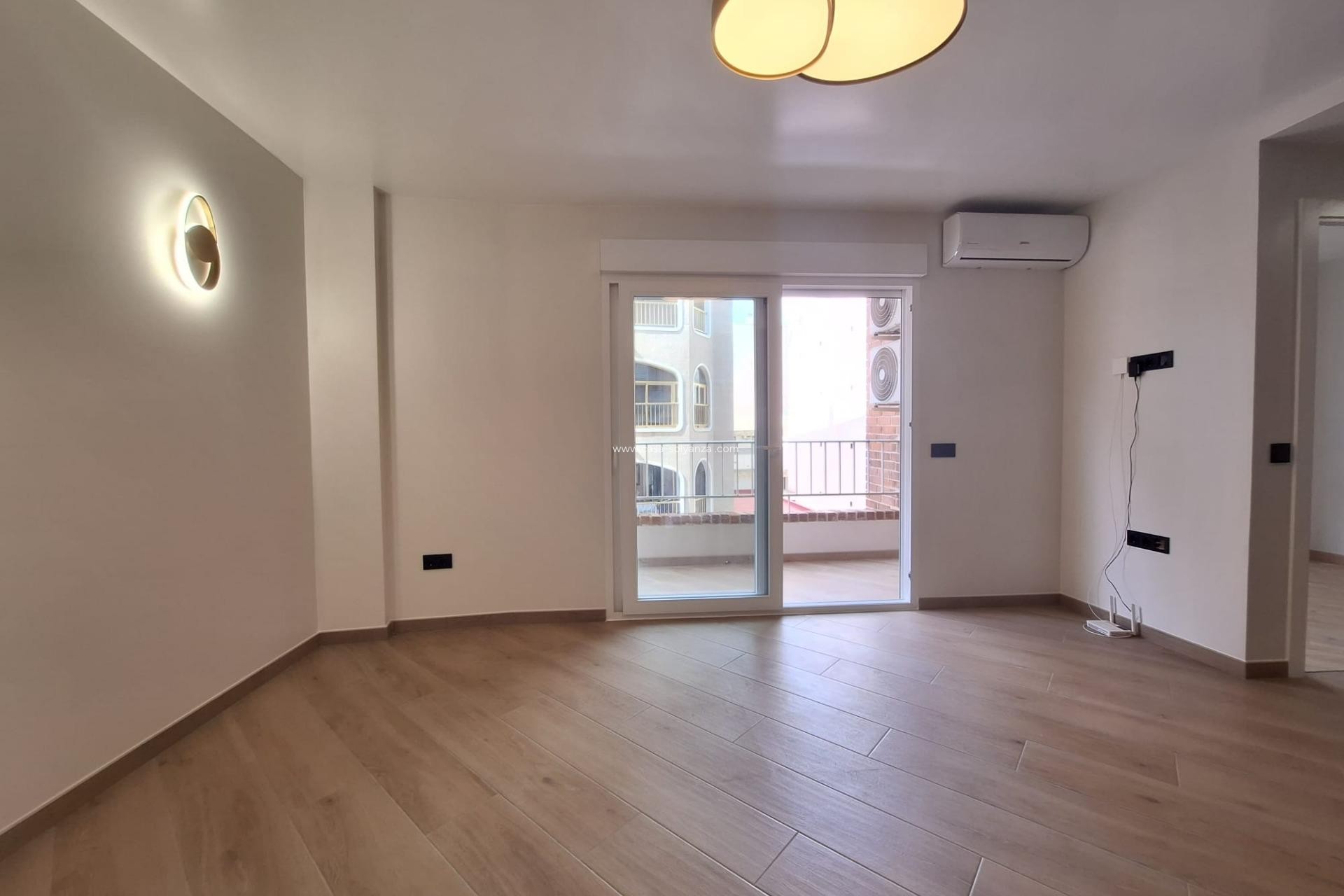 Resale - Apartment / flat - Torrevieja - Playa de los Locos