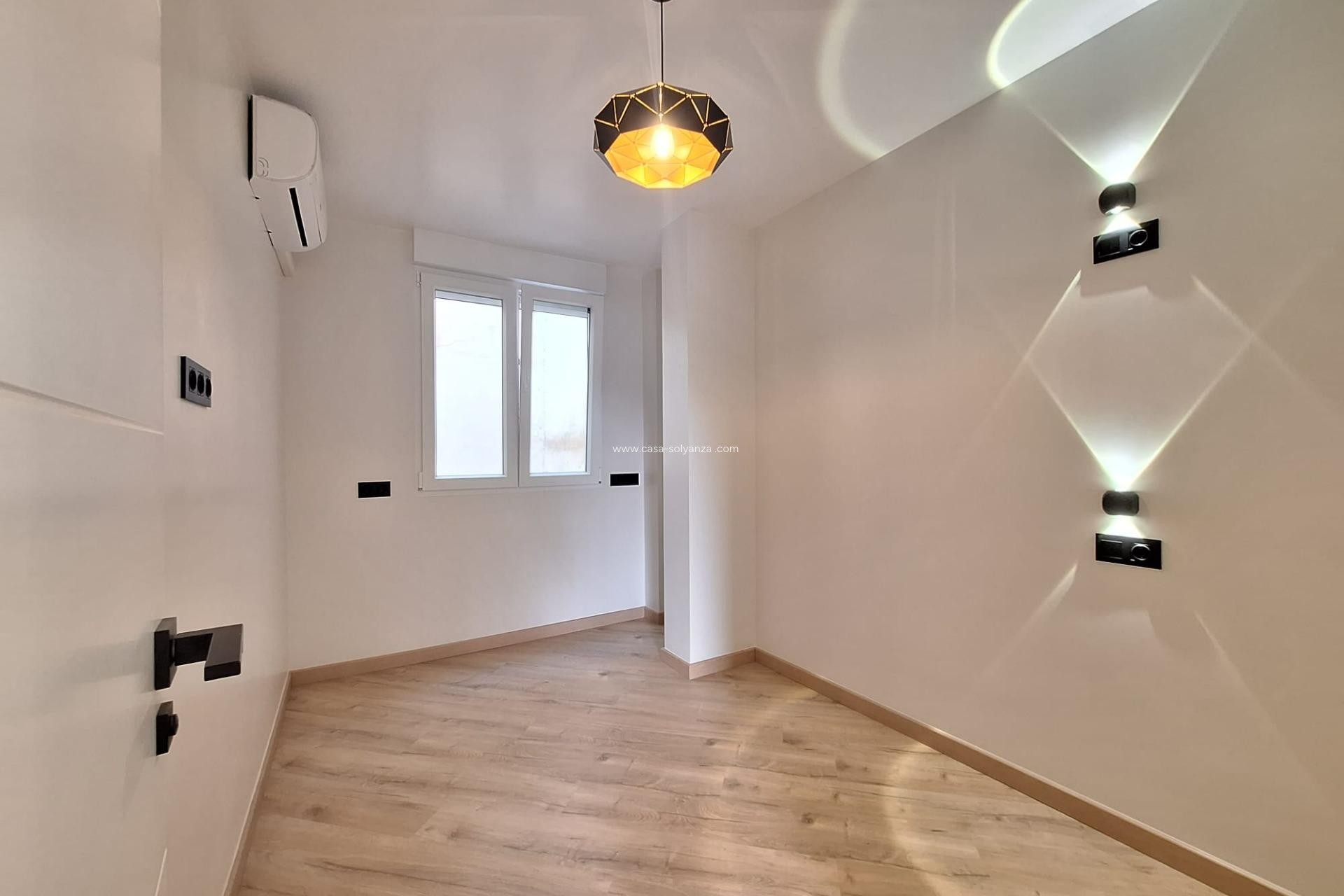 Resale - Apartment / flat - Torrevieja - Playa de los Locos