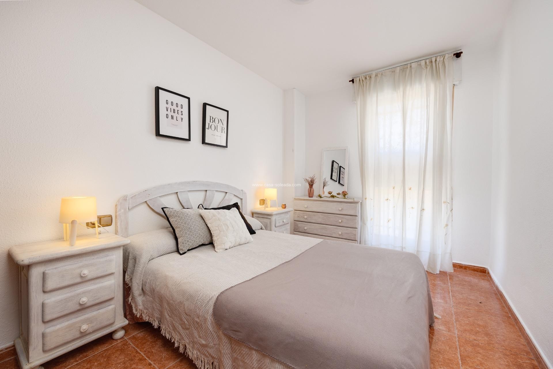 Resale - Apartment / flat - Torrevieja - Playa De Los Naufragos