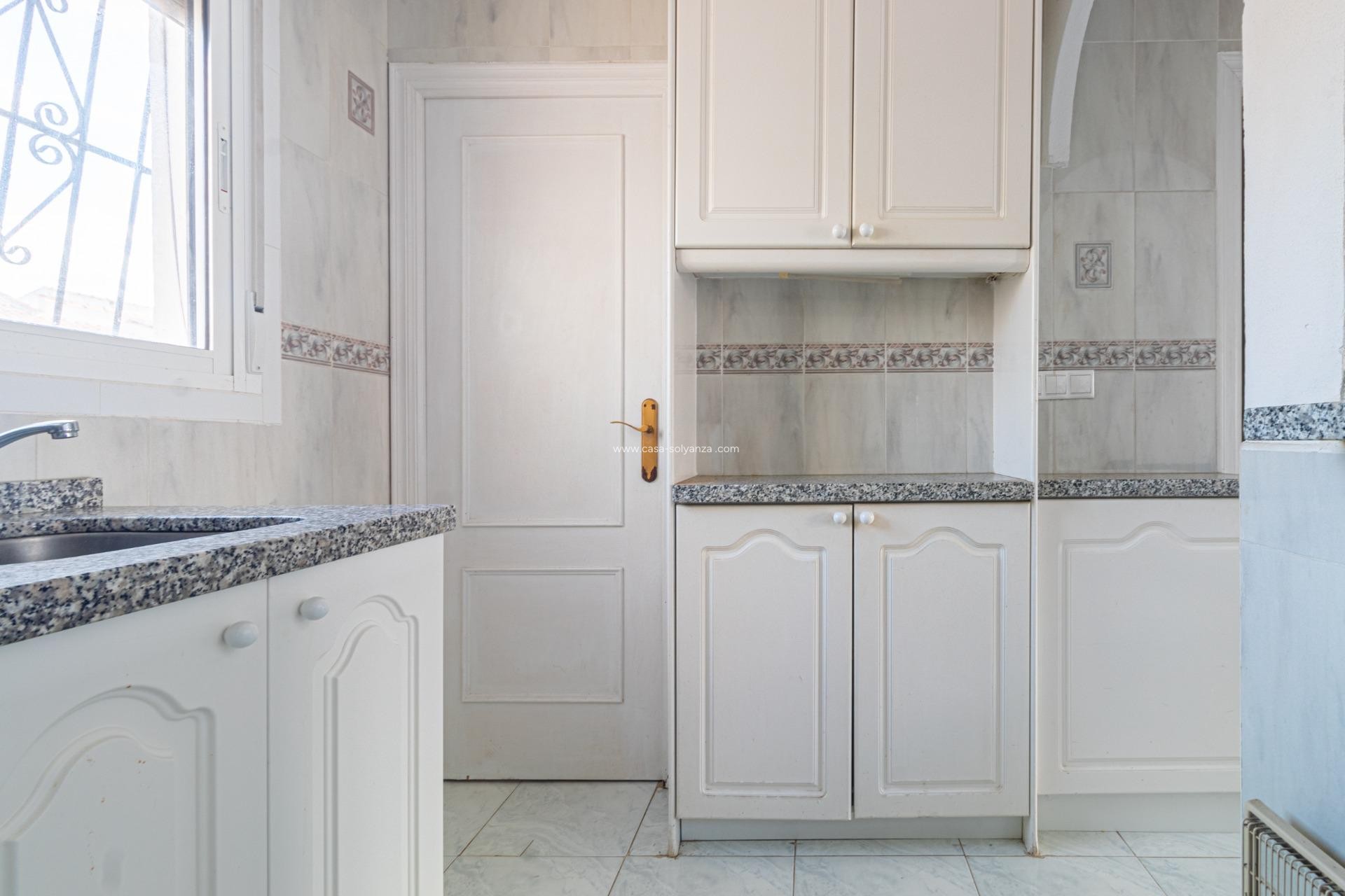 Resale - Apartment / flat - Torrevieja - Playa de los Naufragos