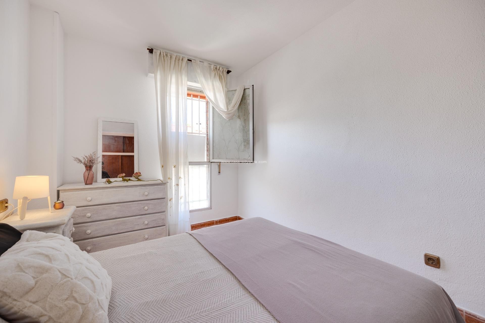 Resale - Apartment / flat - Torrevieja - Playa De Los Naufragos