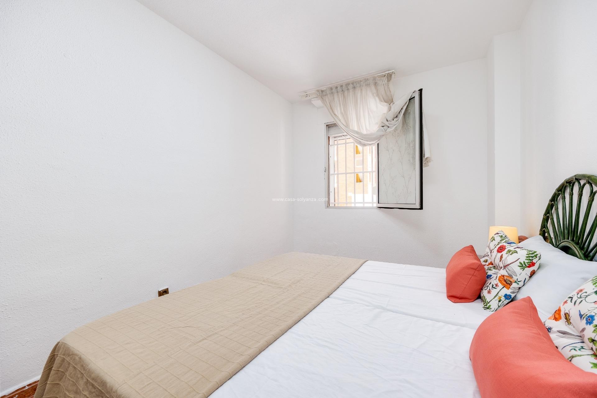 Resale - Apartment / flat - Torrevieja - Playa De Los Naufragos