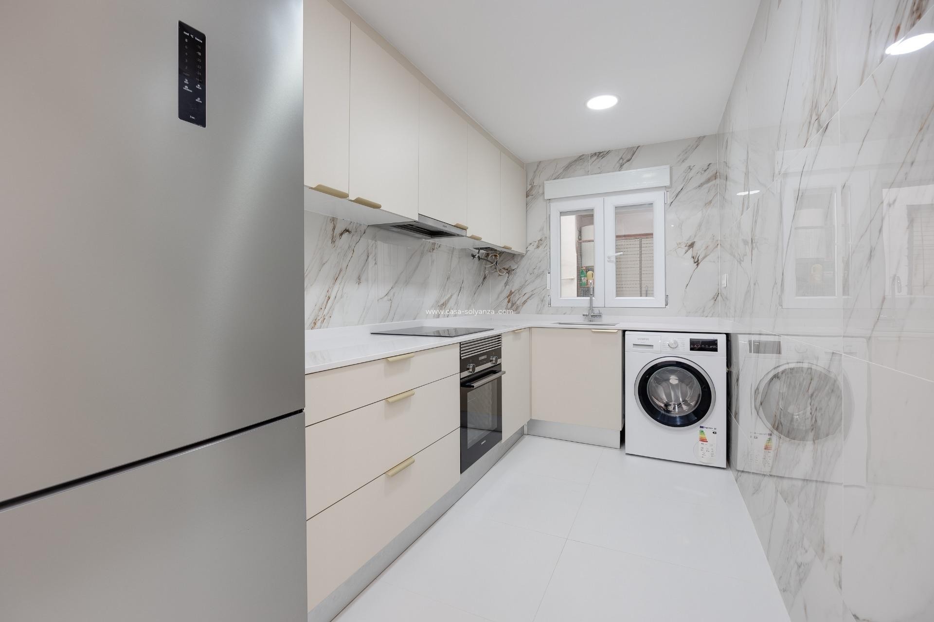 Resale - Apartment / flat - Torrevieja - Playa De Los Naufragos