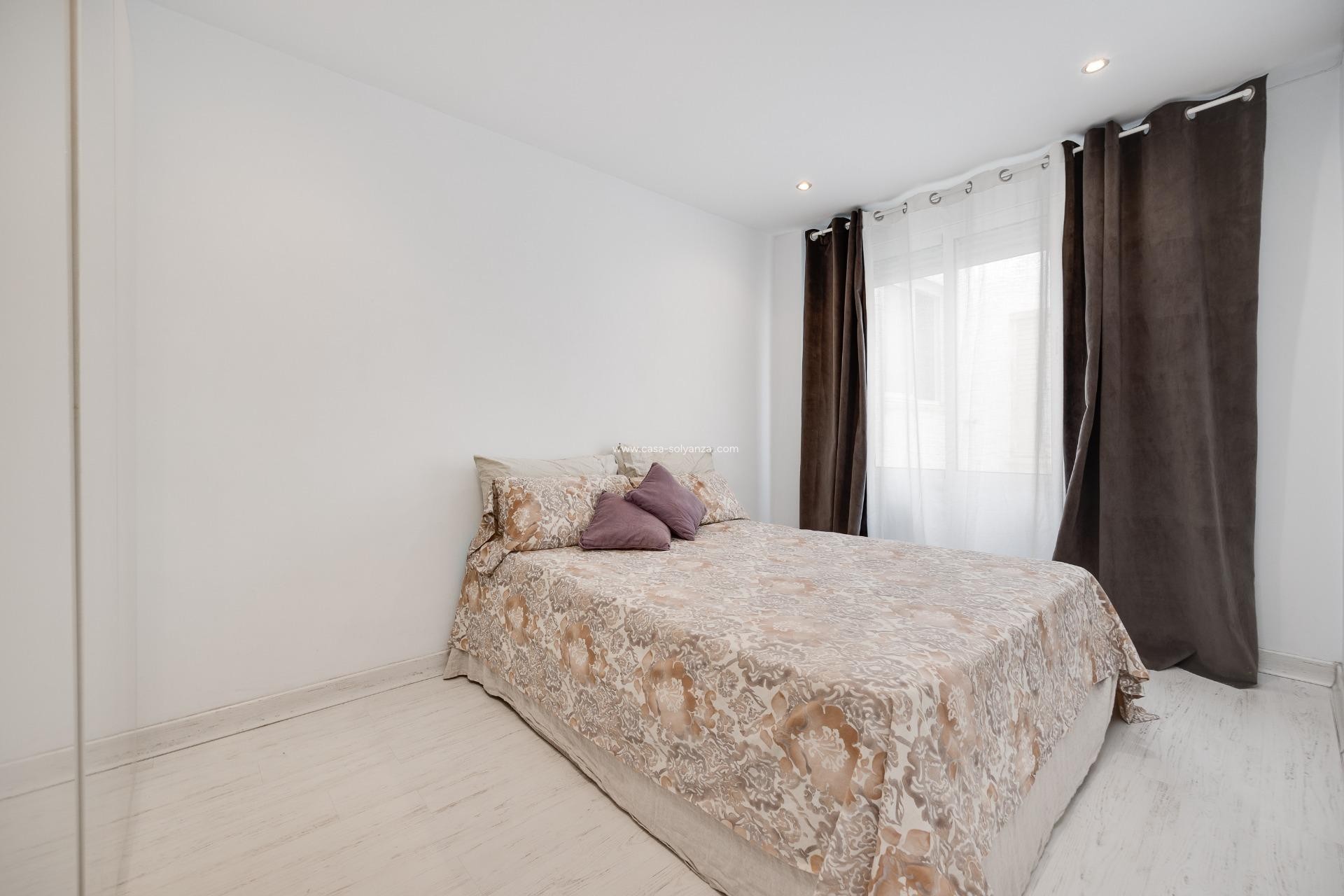 Resale - Apartment / flat - Torrevieja - Playa De Los Naufragos
