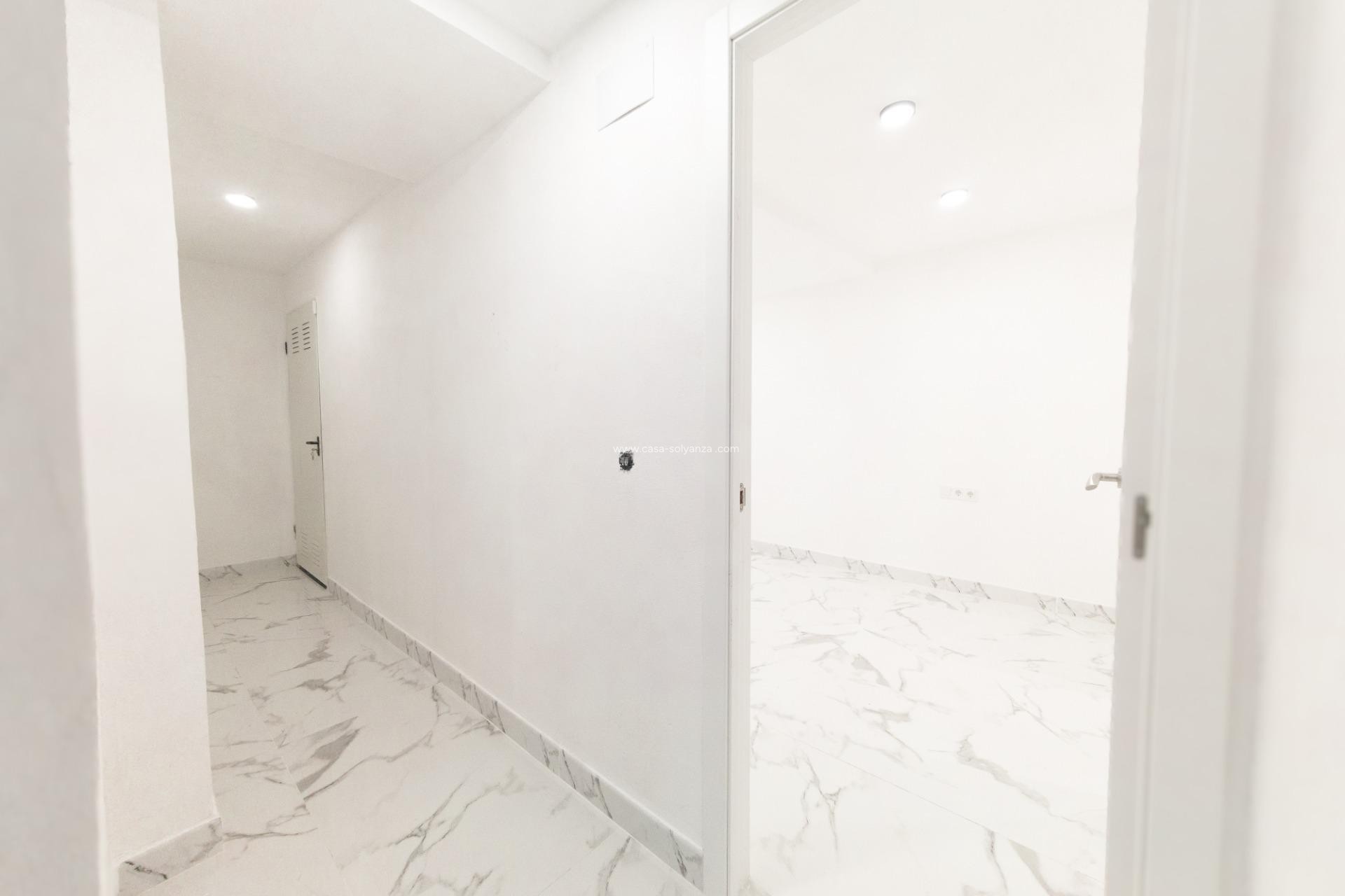 Resale - Apartment / flat - Torrevieja - Playa De Los Naufragos