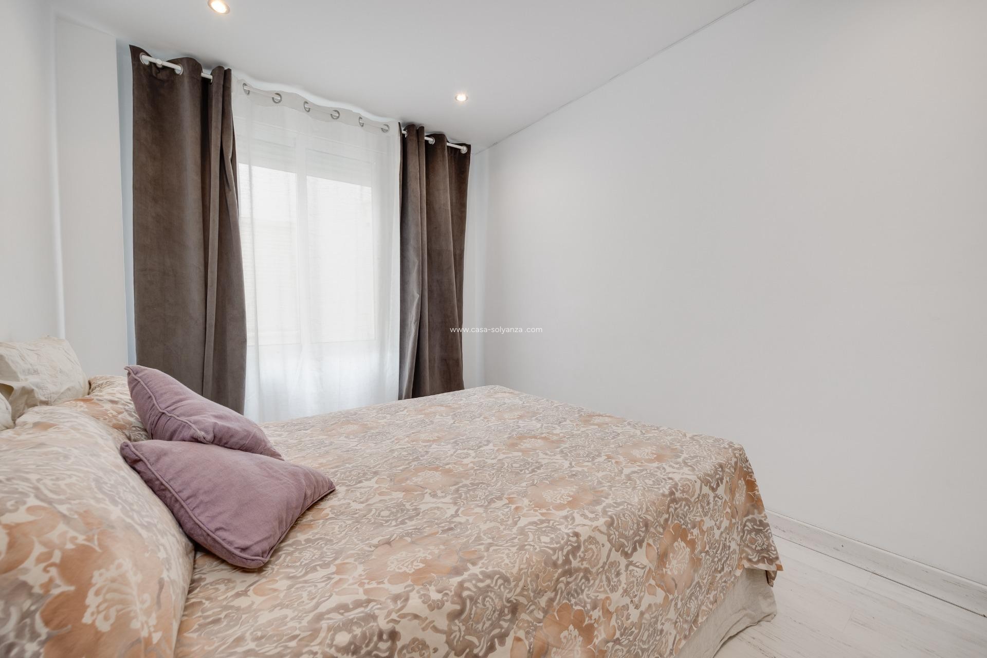 Resale - Apartment / flat - Torrevieja - Playa De Los Naufragos