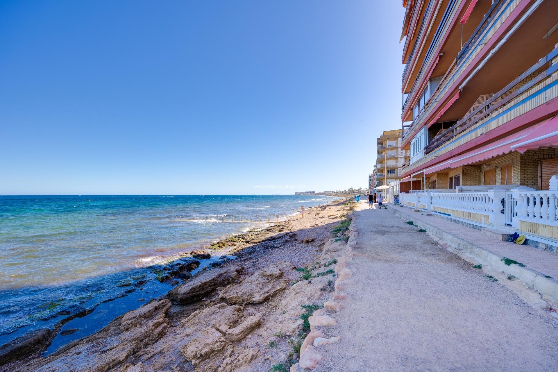 Resale - Apartment / flat - Torrevieja - Playa De Los Naufragos