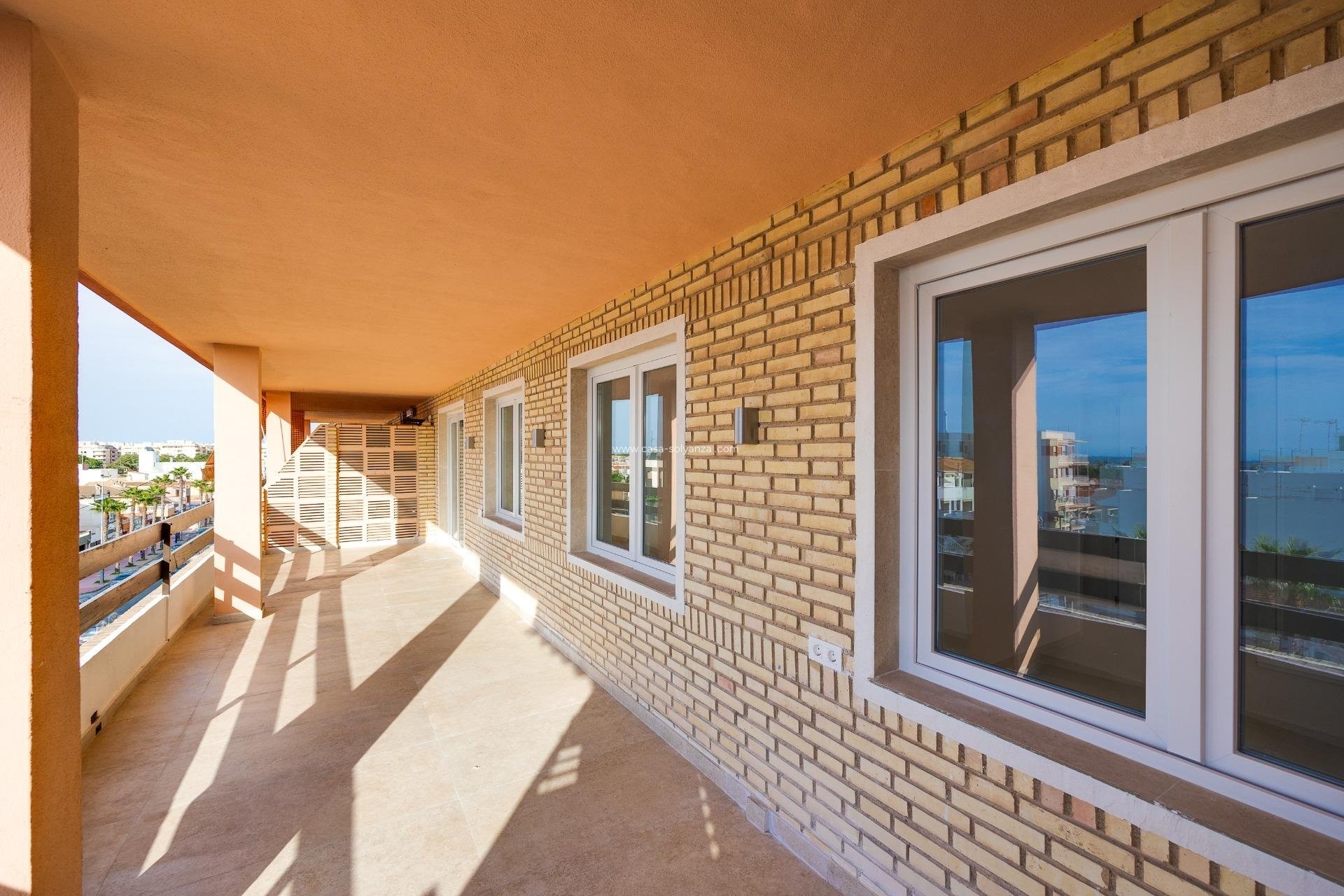 Resale - Apartment / flat - Torrevieja - Playa De Los Naufragos