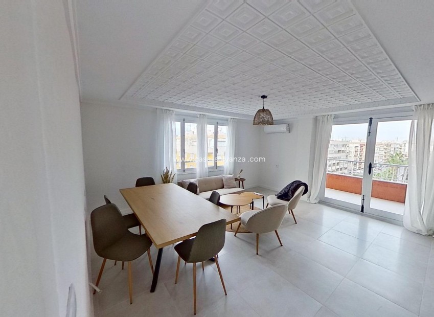 Resale - Apartment / flat - Torrevieja - Playa del Acequión