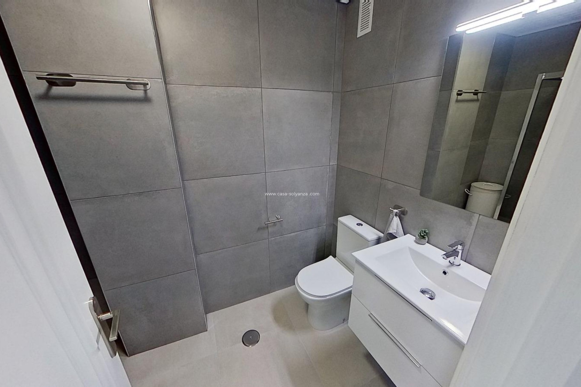Resale - Apartment / flat - Torrevieja - Playa del Acequión