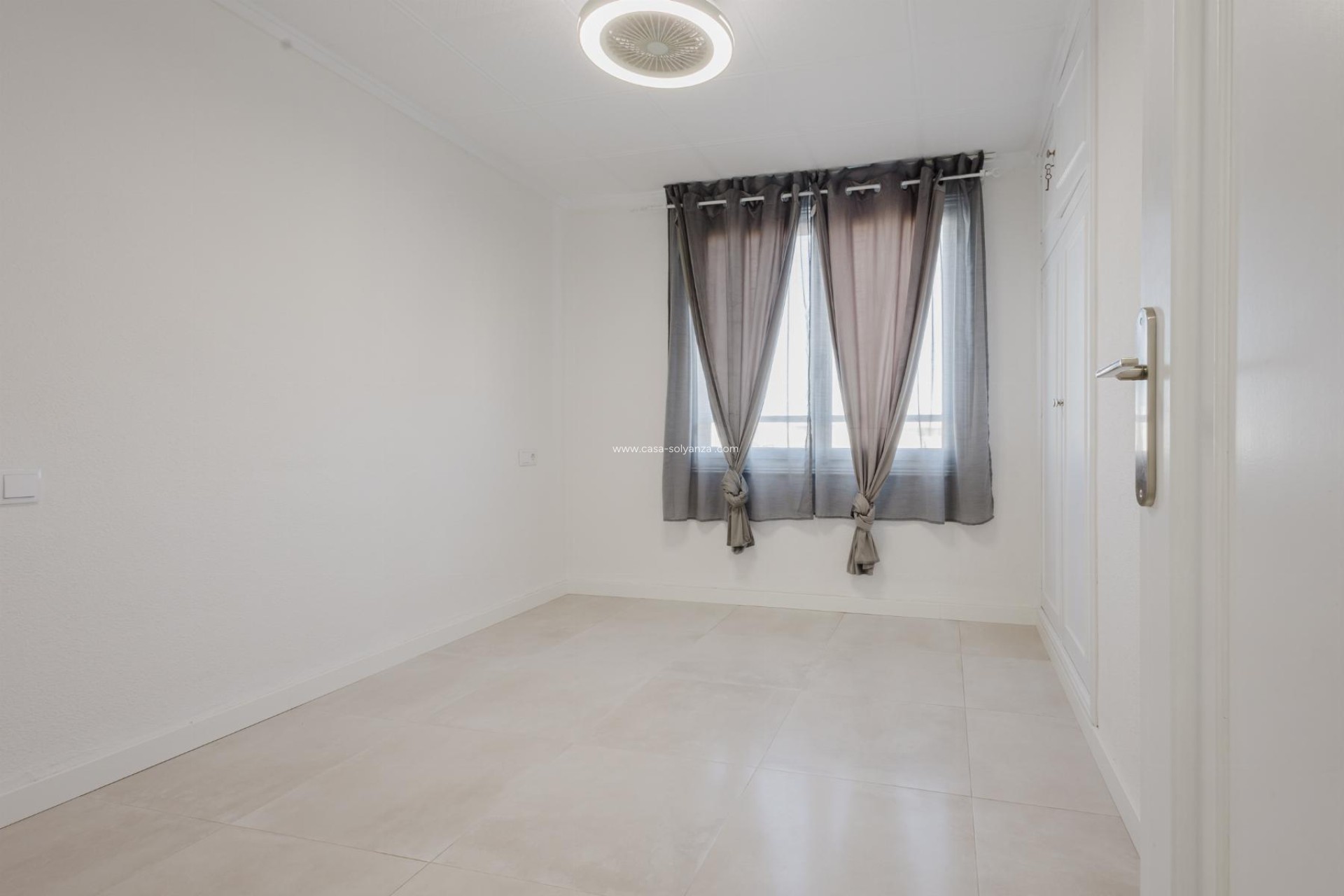 Resale - Apartment / flat - Torrevieja - Playa del Acequión