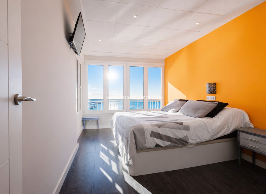 Resale - Apartment / flat - Torrevieja - Playa del Acequión