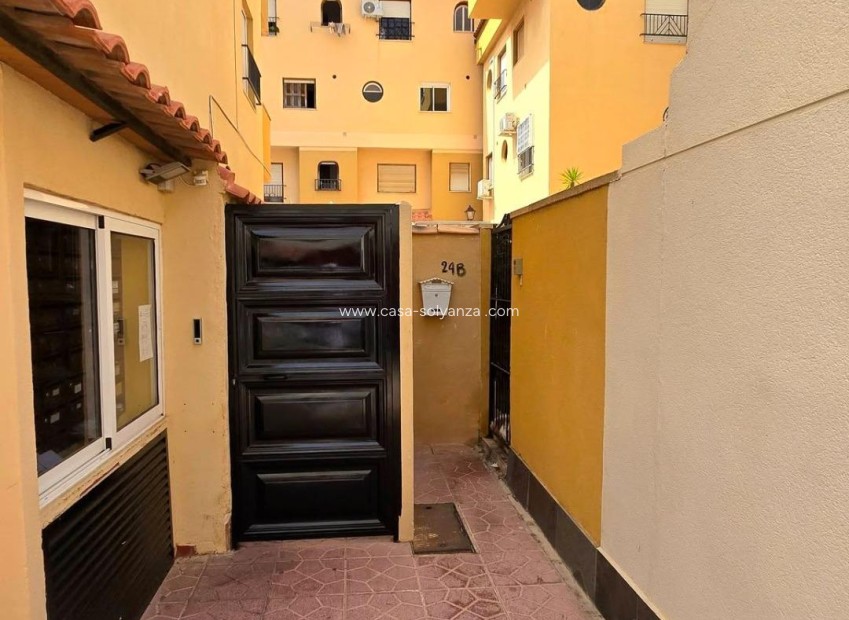 Resale - Apartment / flat - Torrevieja - Playa del Cura