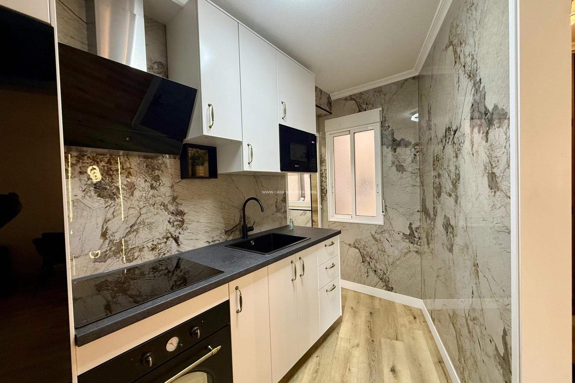 Resale - Apartment / flat - Torrevieja - Playa del Cura