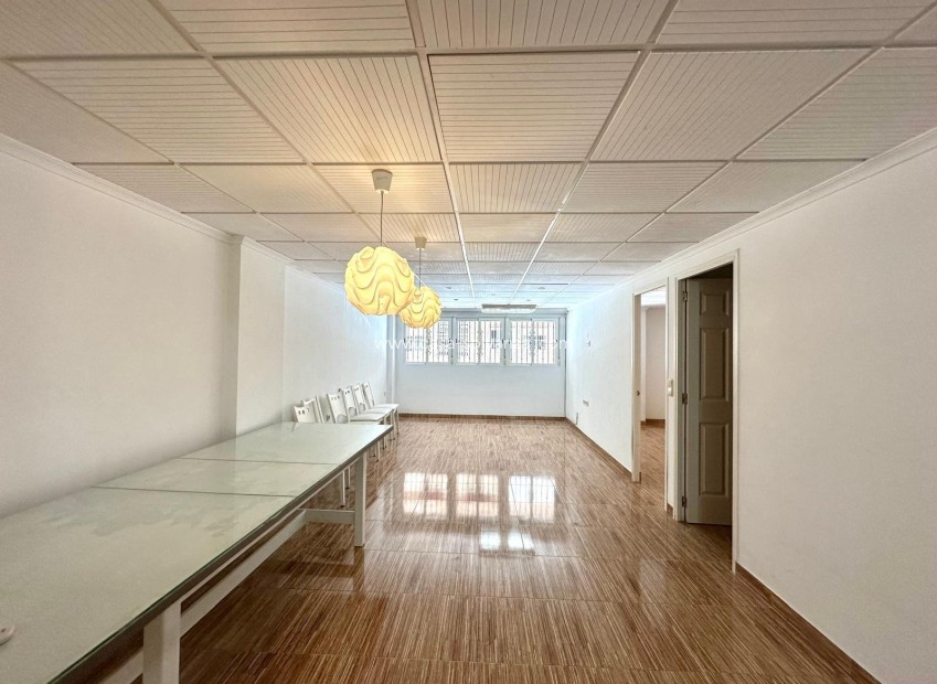 Resale - Apartment / flat - Torrevieja - Playa del Cura