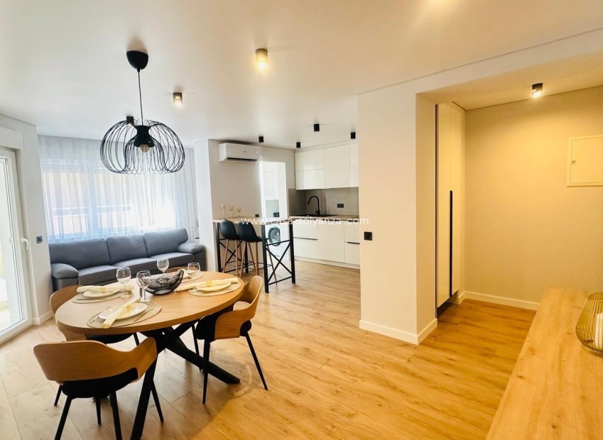 Resale - Apartment / flat - Torrevieja - Playa del Cura