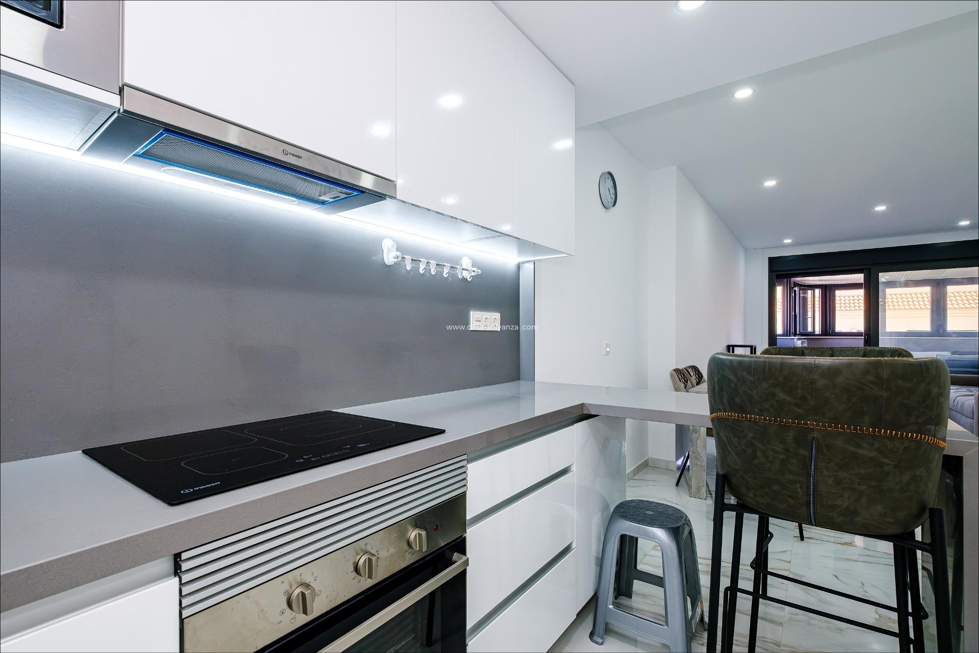 Resale - Apartment / flat - Torrevieja - Playa del Cura