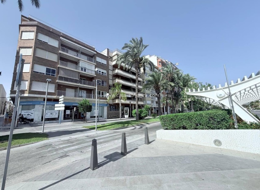 Resale - Apartment / flat - Torrevieja - Puerto