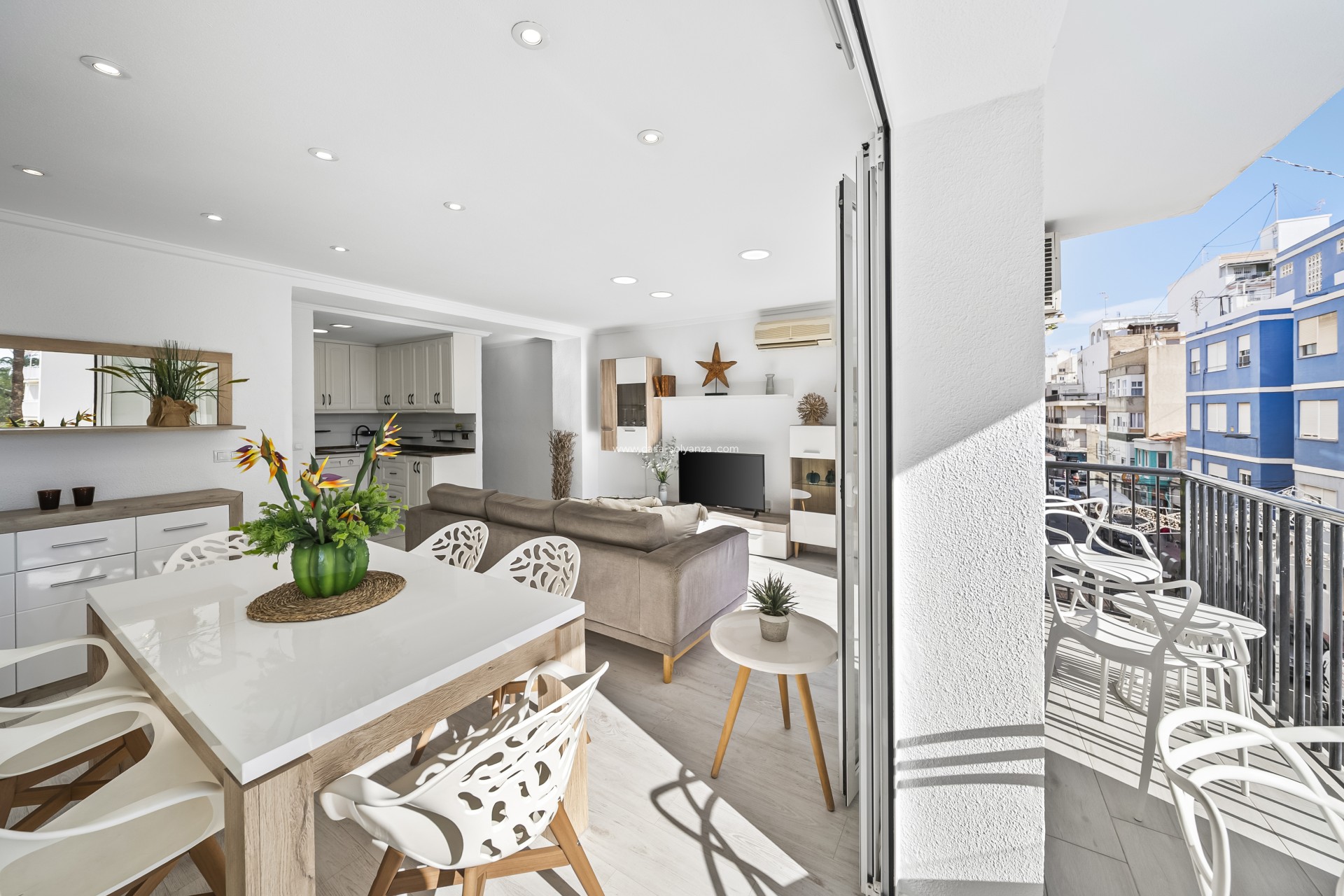 Resale - Apartment / flat - Torrevieja - Puerto