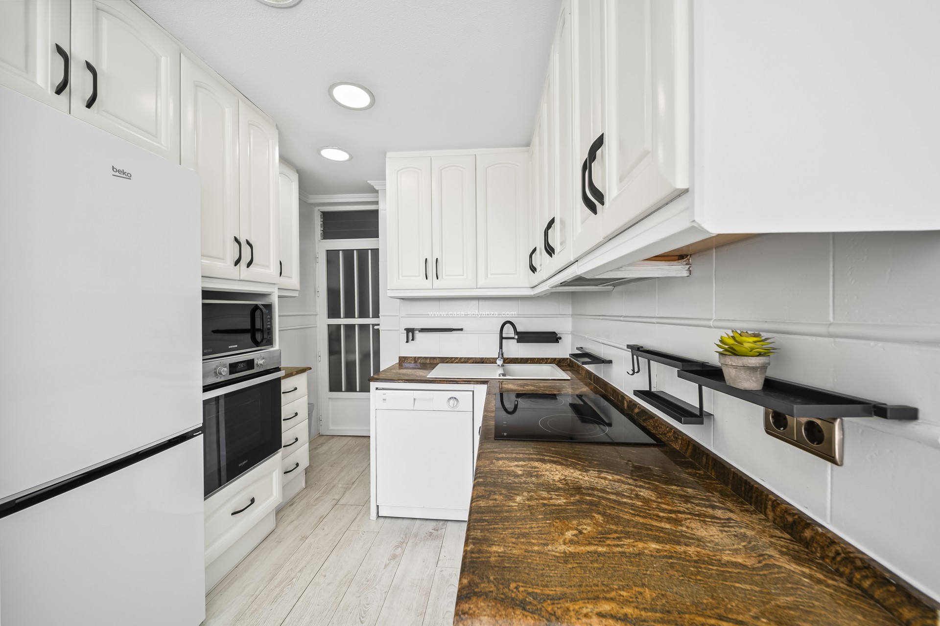 Resale - Apartment / flat - Torrevieja - Puerto