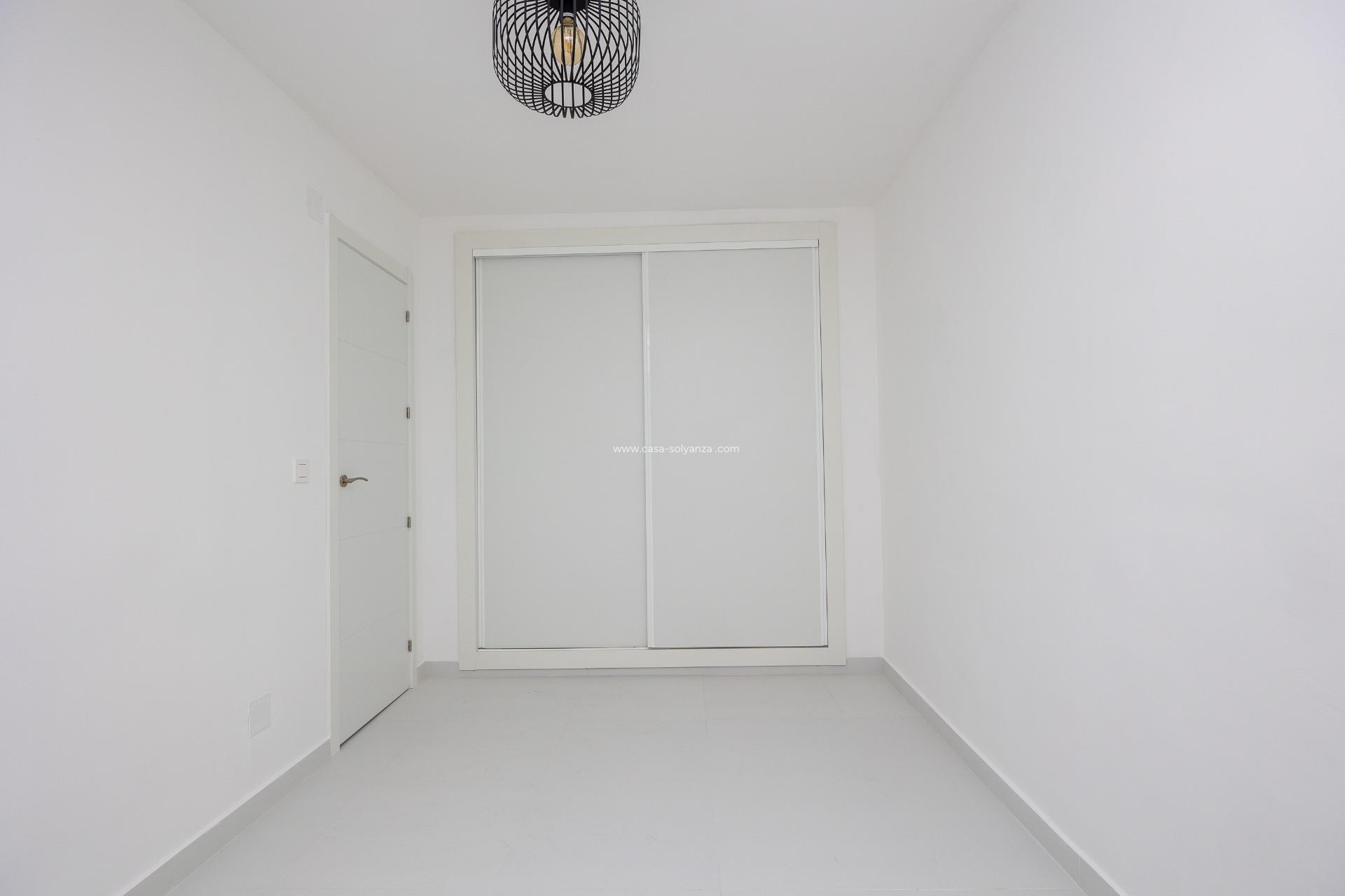 Resale - Apartment / flat - Torrevieja - Puerto