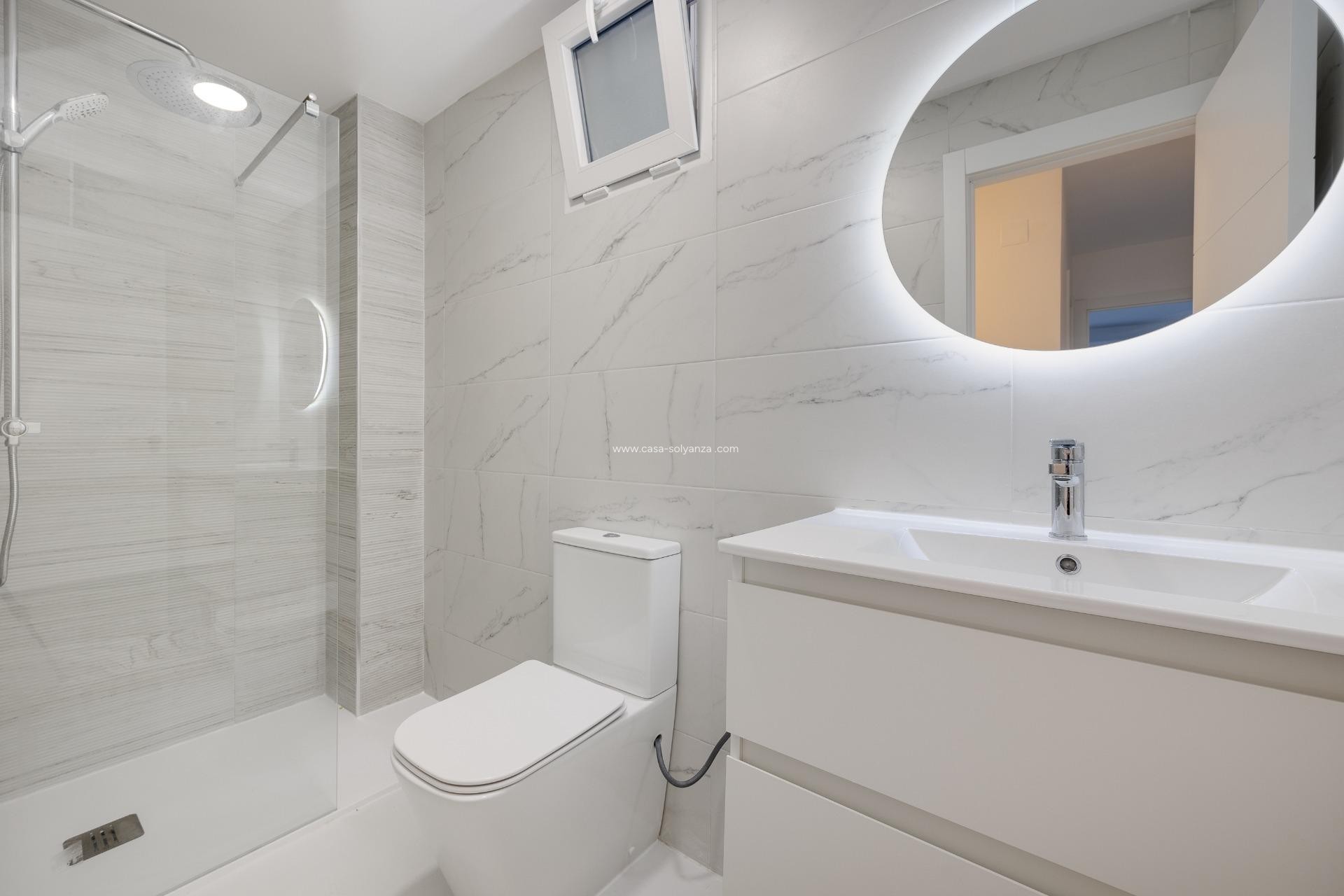 Resale - Apartment / flat - Torrevieja - Puerto