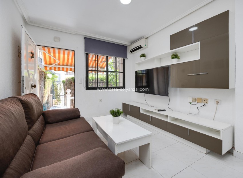 Resale - Apartment / flat - Torrevieja - Punta Prima