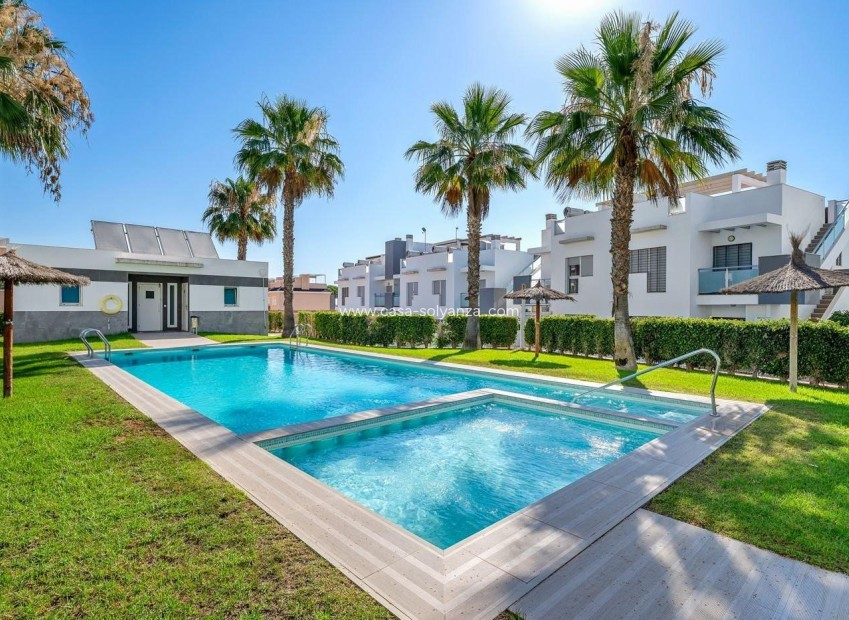 Resale - Apartment / flat - Torrevieja - Punta Prima