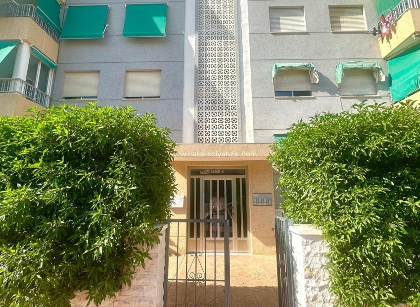 Resale - Apartment / flat - Torrevieja - Punta Prima