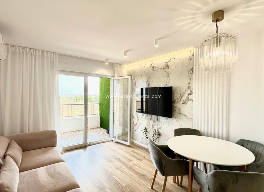 Resale - Apartment / flat - Torrevieja - Punta Prima