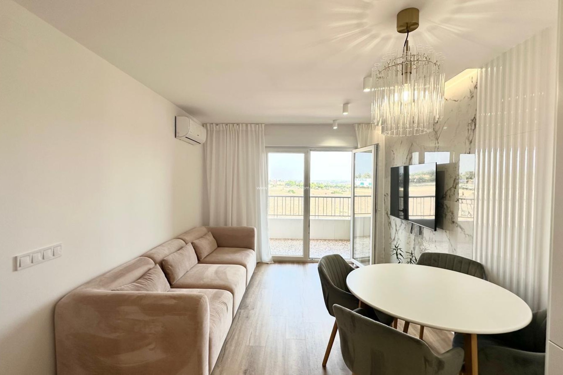Resale - Apartment / flat - Torrevieja - Punta Prima