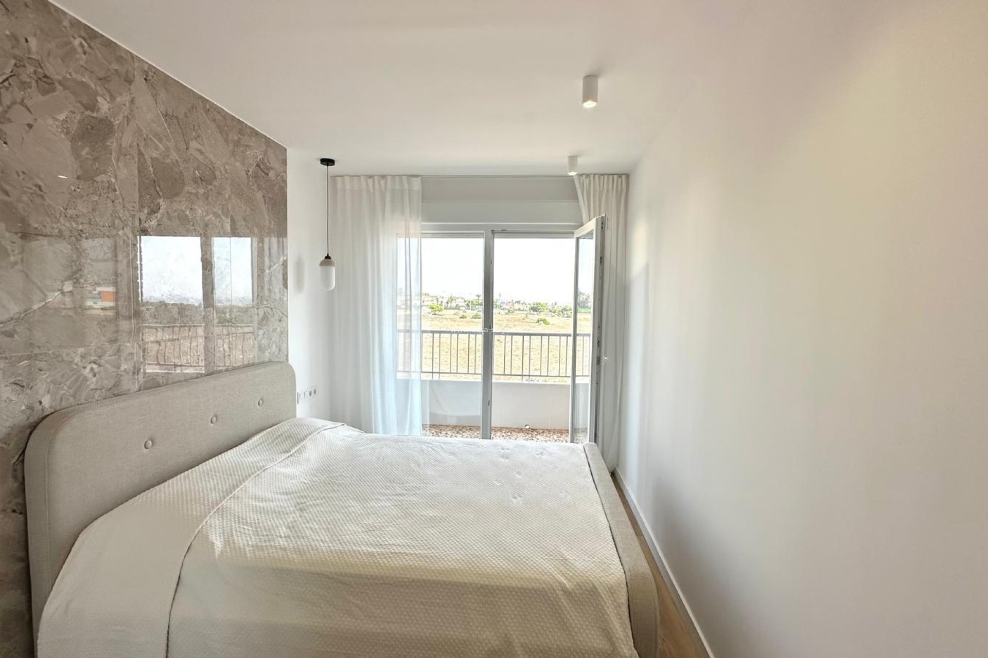 Resale - Apartment / flat - Torrevieja - Punta Prima