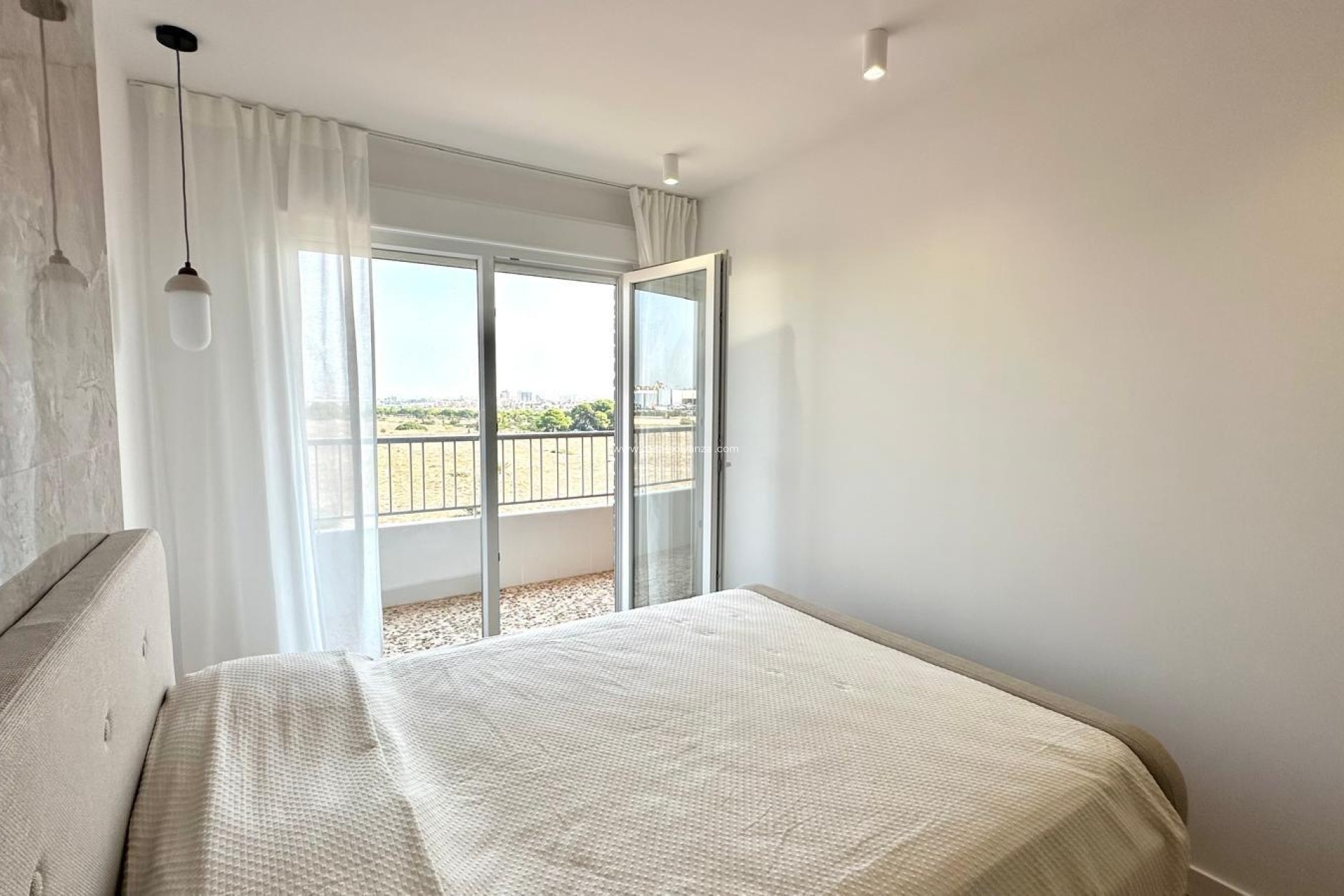 Resale - Apartment / flat - Torrevieja - Punta Prima