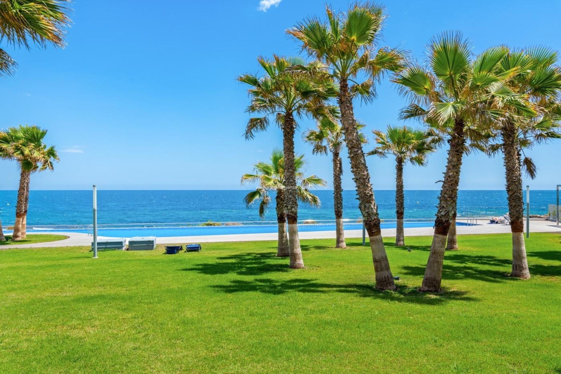 Resale - Apartment / flat - Torrevieja - Punta Prima