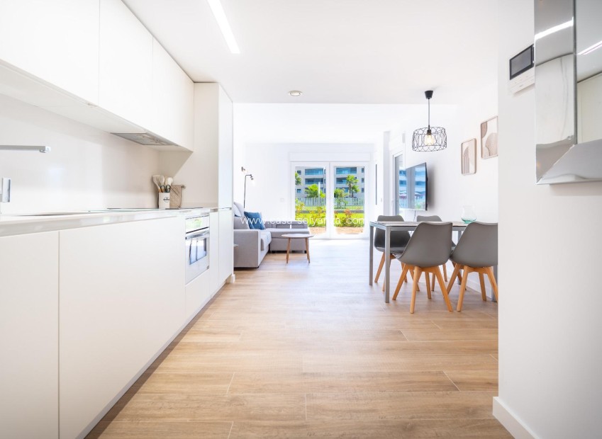 Resale - Apartment / flat - Torrevieja - Punta Prima