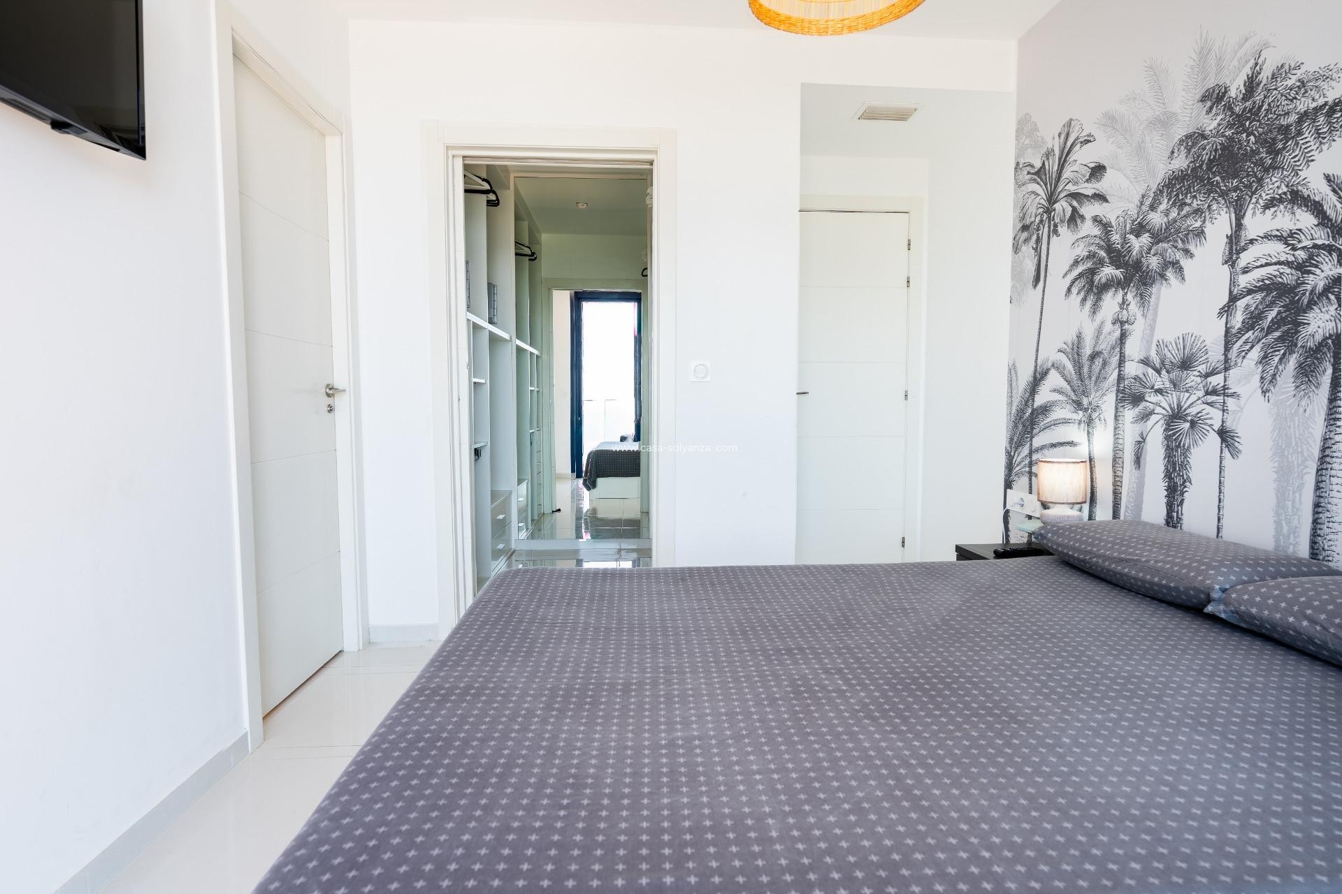 Resale - Apartment / flat - Torrevieja - Punta Prima