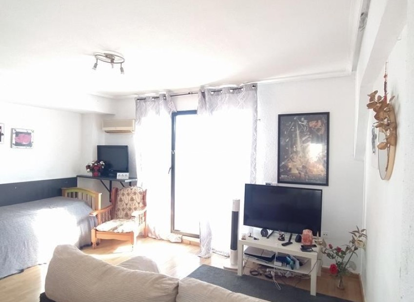 Resale - Apartment / flat - Torrevieja - Punta Prima