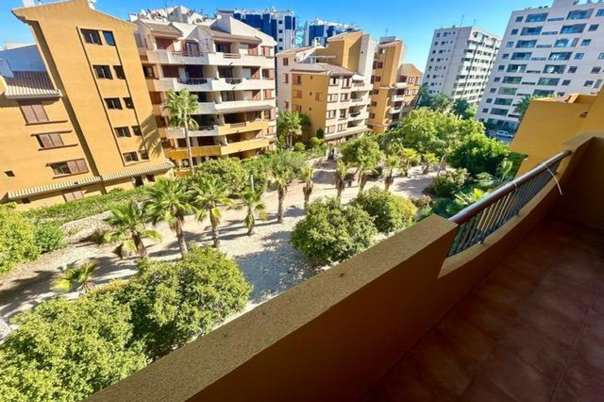 Resale - Apartment / flat - Torrevieja - Punta Prima