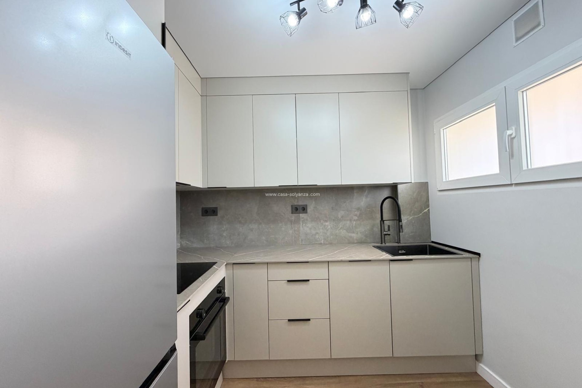 Resale - Apartment / flat - Torrevieja - Punta Prima