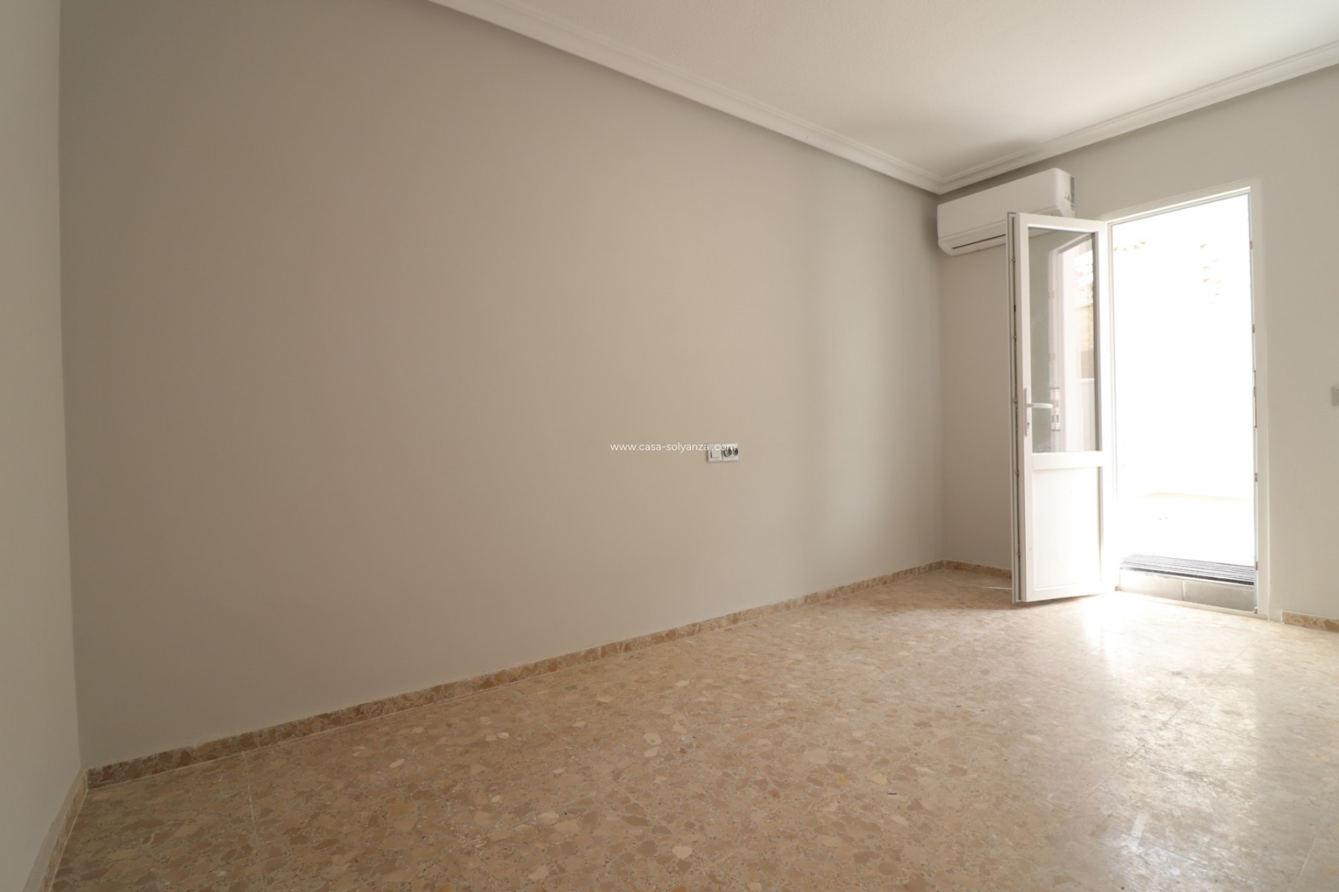 Resale - Apartment / flat - Torrevieja - Torre La Mata