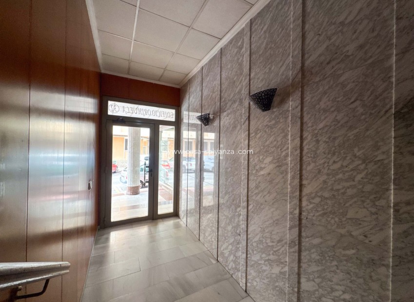 Resale - Apartment / flat - Torrevieja - Torrevieja Centro