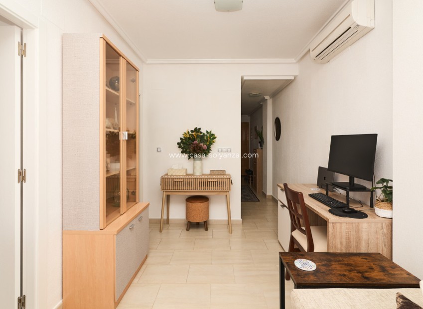 Resale - Apartment / flat - Torrevieja - Torrevieja Centro