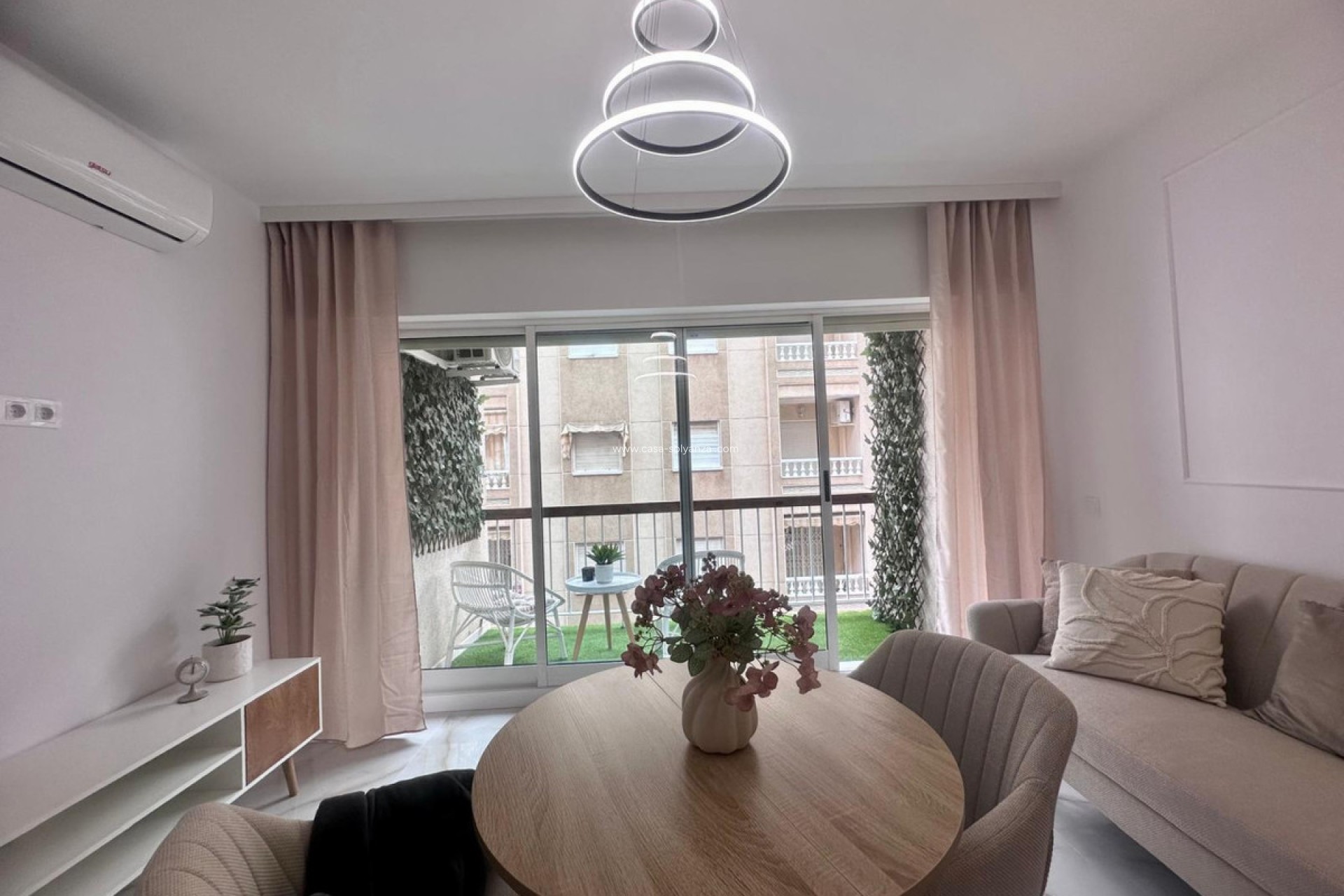 Resale - Apartment / flat - Torrevieja - Torrevieja Centro