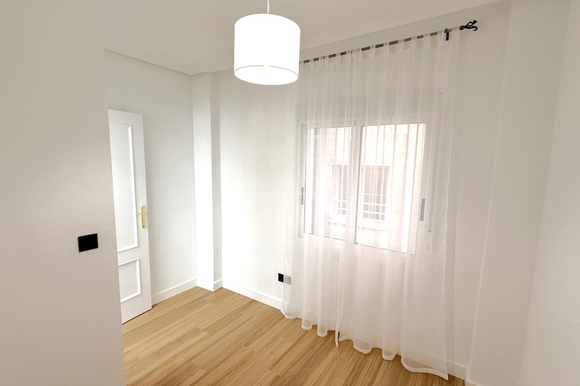 Resale - Apartment / flat - Torrevieja - Torrevieja Centro