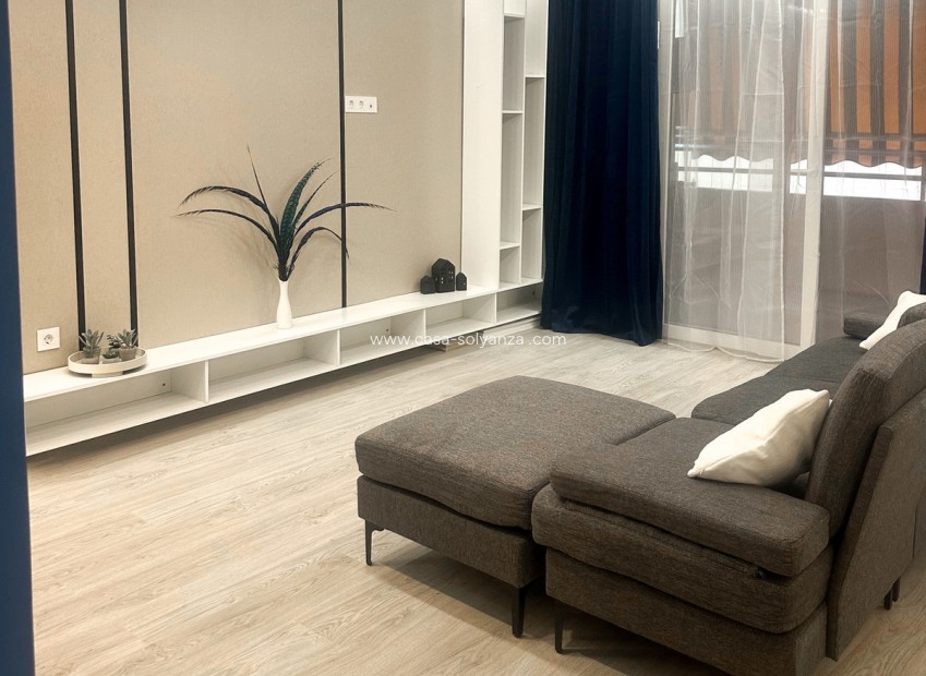 Resale - Apartment / flat - Torrevieja - Torrevieja Centro